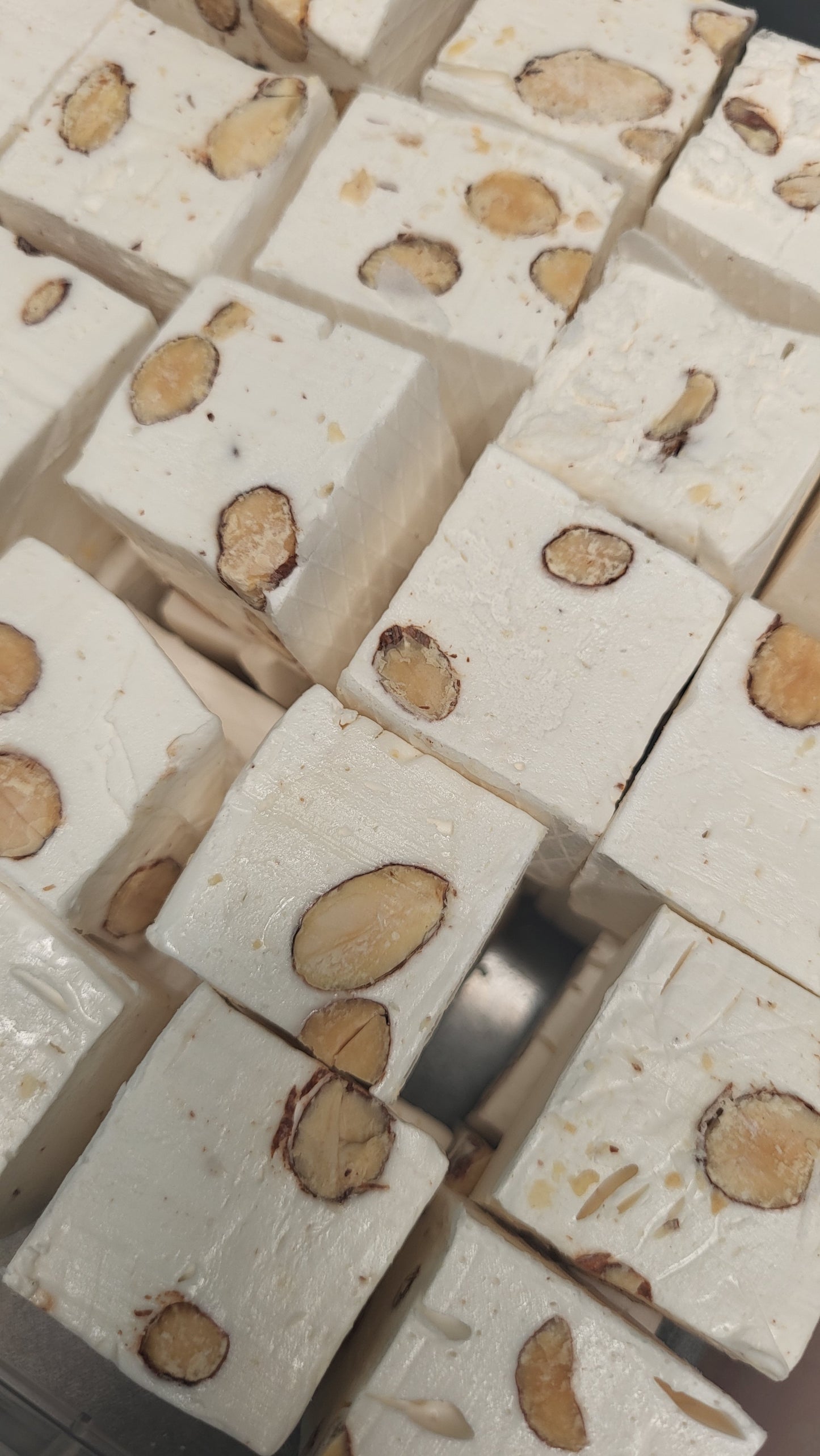 Nougat cube 100g ( plusieurs variétés)